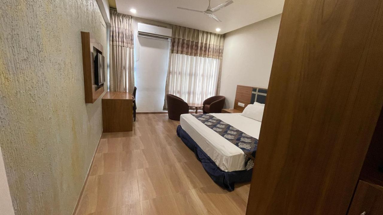 Heaven 7 Hotel & Resort Himatnagar Kültér fotó