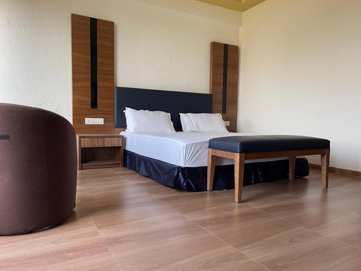 Heaven 7 Hotel & Resort Himatnagar Kültér fotó