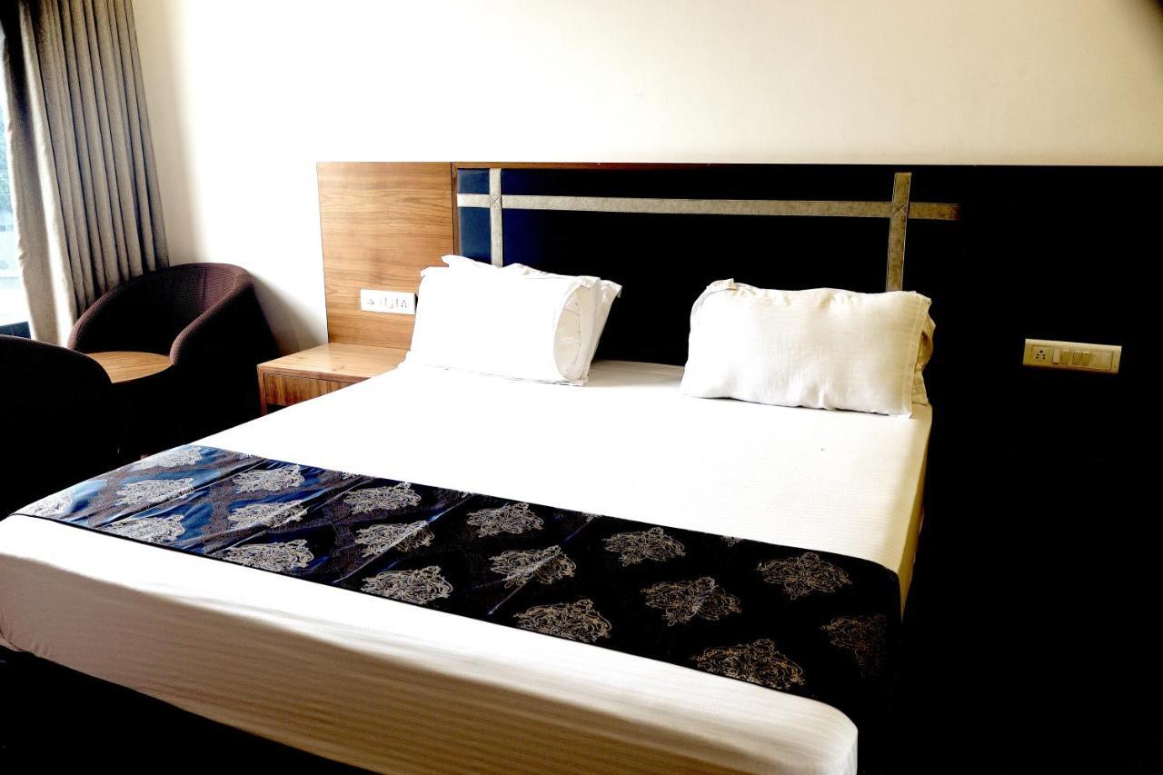 Heaven 7 Hotel & Resort Himatnagar Kültér fotó